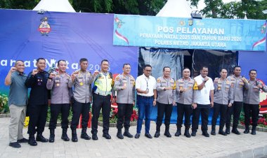 Pantau Libur Akhir Tahun di Ancol, Kapolda Metro Jaya Bagi-bagi Cokelat ke Pengunjung