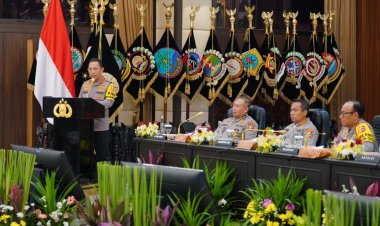 Sampaikan Rilis Akhir Tahun 2025, Kapolri Ajak Doakan Korban Bencana di Sumatera