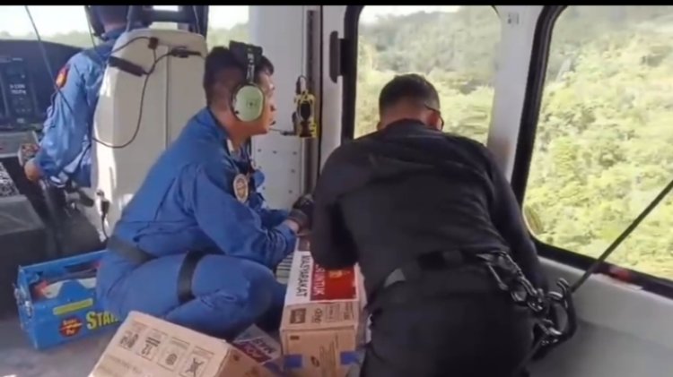 Polri Lanjutkan Distribusi Bantuan Bencana Banjir dengan Airdrop ke Taput dan Tapteng