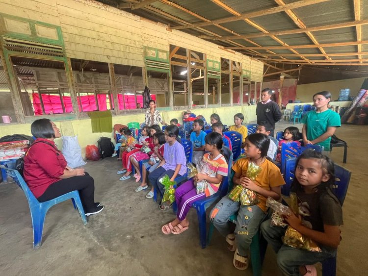 Sentuhan Kepedulian: Polres Humbahas Berikan Trauma Healing bagi Anak Korban Bencana