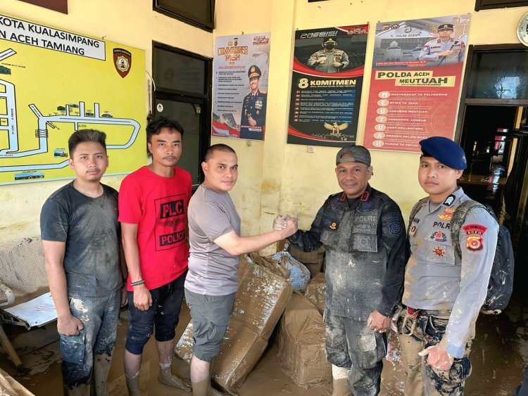Alumni Akpol 96 Bersama Bhayangkari Aceh Salurkan Bantuan bagi Korban Banjir Aceh Tamiang