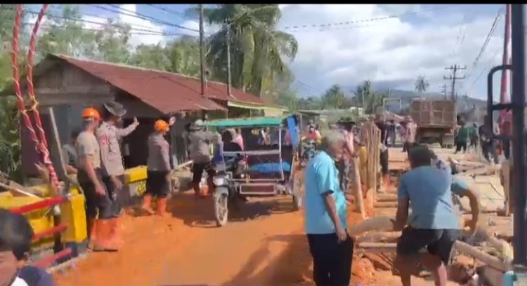 Polri Gerak Cepat Perbaiki Jembatan Pandan, Akses Utama Warga Tapteng Ditargetkan Segera Pulih