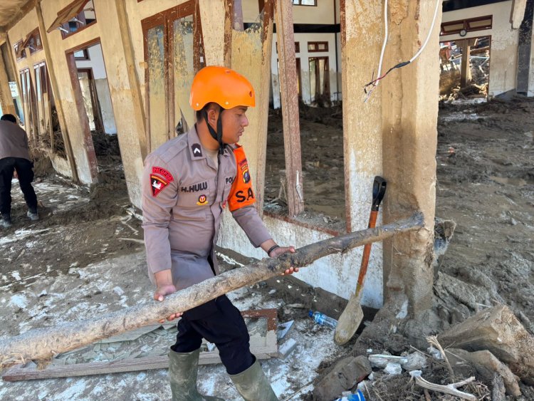 Brimob Sumut Hadir untuk Negeri: Dari Pembersihan Rumah Ibadah Hingga Pemasangan Jaringan Internet untuk Warga Garoga