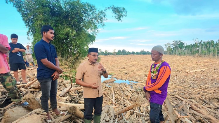 Haji Uma Tinjau Desa Gedumbak yang Lenyap Diterjang Banjir, Mendesak Pemerintah Tetapkan Status Bencana Nasional