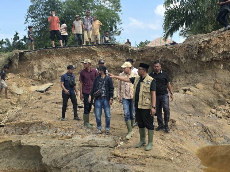 Tanggul Arakundo Jebol, Haji Uma dan Wabup Aceh Timur Tinjau Korban Banjir dan Desak Perbaikan Mendesak
