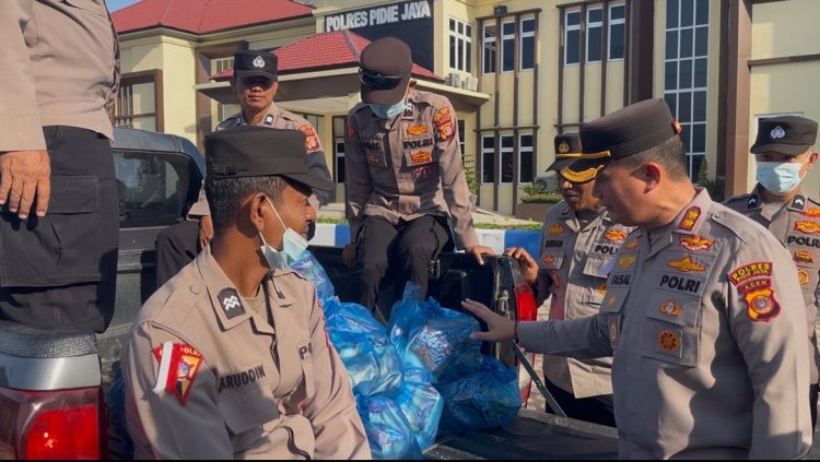 Kapolres Pidie Jaya Distribusikan Bantuan Kemanusiaan untuk Warga Korban Banjir