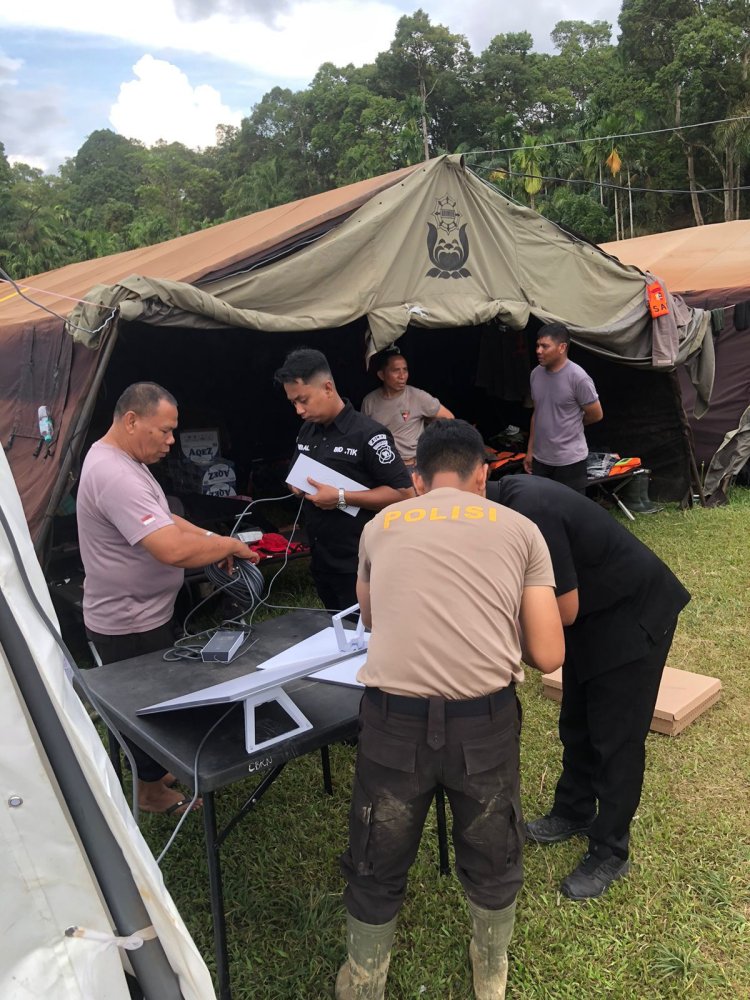 Jaringan Internet Polri Hadir di 76 Titik Bencana: Menghubungkan Harapan, Mengobati Rindu