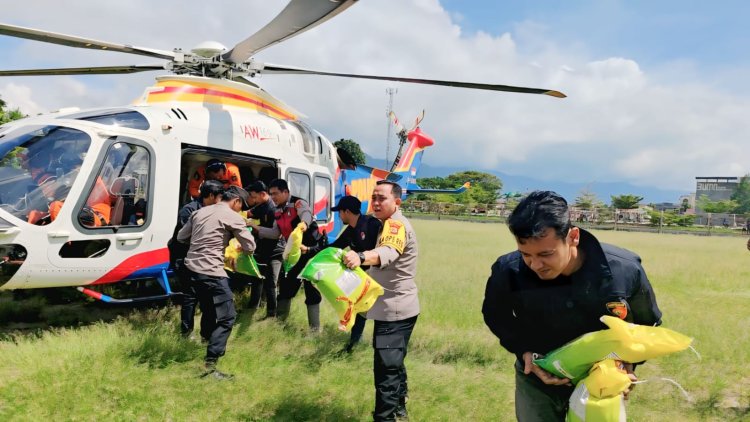 Polri Kirim Bantuan untuk Korban Banjir-Longsor Aceh dan Sumut, Kapolres Aceh Tengah Jemput Langsung di Takengon