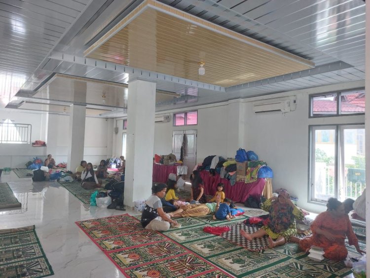 Polri dan BPBD Kota Padang Salurkan Air Bersih ke Lokasi Terdampak, Pastikan Kebutuhan Warga Terpenuhi