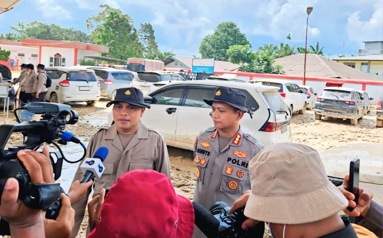 Kapolres Aceh Tamiang Cek Mobil Terdampak Banjir, Bantah Isu Mayat di Dalam Kendaraan