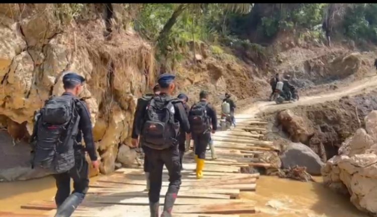 Brimob Polda Aceh Terobos Daerah Terisolir di Bener Meriah, Salurkan Bantuan dan Layanan Kesehatan