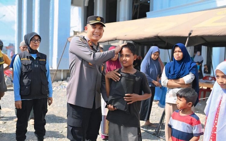 Peduli Pendidikan, Kapolres Pidie Bantu Perlengkapan Sekolah Anak-Anak Terdampak Banjir