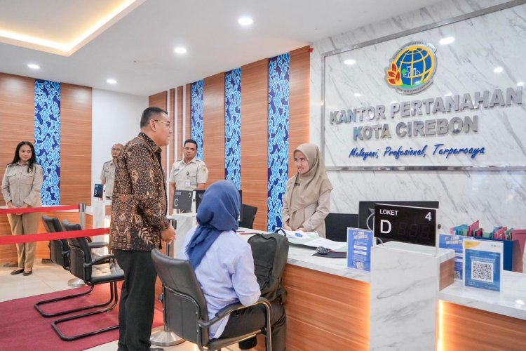‎Tinjau Kantor Pertanahan Kota Cirebon, Wamen Ossy Pastikan Layanan Pertanahan Berjalan Optimal