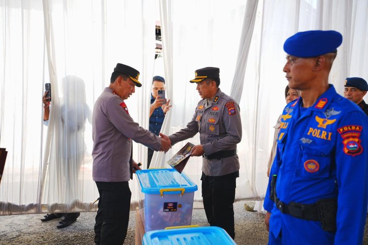 Kapolri Beri Motivasi dan Apresiasi kepada Anggota Polri Terdampak Bencana di Sumbar
