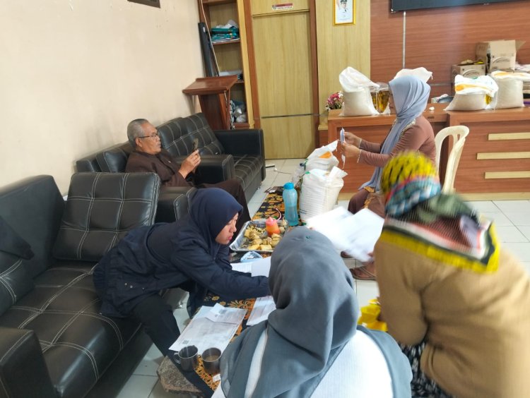 827 Warga Terima Bantuan Beras dan Minyak Goreng di Desa Cinta Damai  Berjalan lancar