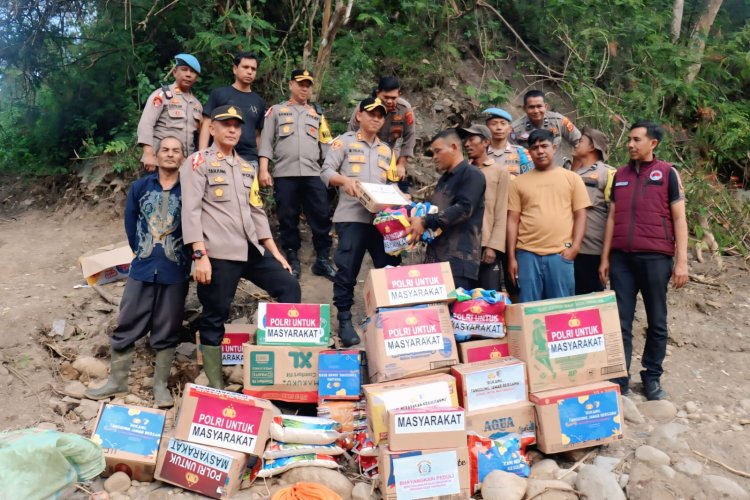 Bantuan Kapolri untuk Desa Terisolir dan Jemaat HKBP Diserahkan Kapolres Aceh Tengah