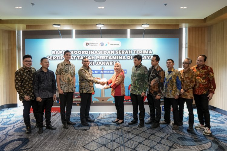 Perkuat Kepastian Hukum Aset BUMN, Kakanwil BPN DKI Jakarta Serahkan Sertipikat Tanah Pertamina