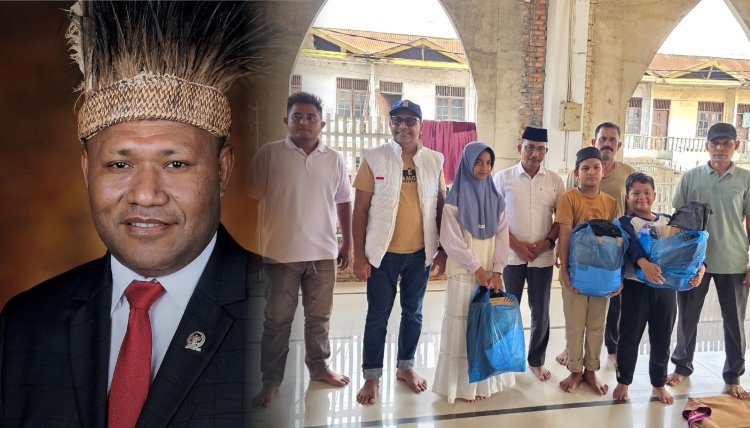 Haji Uma–Carel Suebu Serahkan Peralatan Sekolah dan Uang Saku bagi Anak Yatim Korban Banjir Aceh Timur