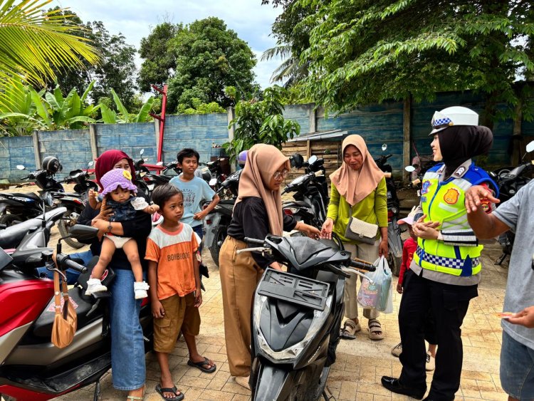 Operasi Lilin Krakatau 2025, Satlantas Polres Way Kanan Sampaikan Himbauan di Objek Wisata