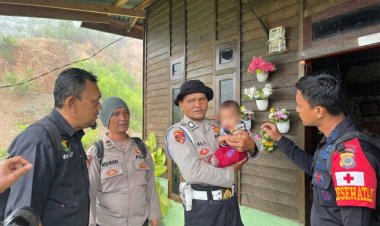 Respon Cepat Polres Aceh Tengah Tembus Wilayah Terisolir, Pastikan Kondisi Bayi Sehat dan Layani Kesehatan Warga