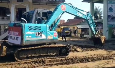 Bantuan Alat Berat Kapolri Dukung Pembersihan Lumpur Pasca Banjir di Pidie