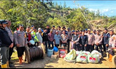 Tembus Medan Sulit, Polres Aceh Tengah Distribusikan Sembako dan Sling Baja ke Kemukiman Jamat