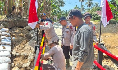 Brimob Polda Sumbar Rampungkan Jembatan Darurat Penghubung Kataping–Sungai Buluah