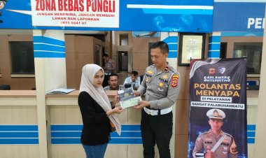 ‎Satlantas Polres Sukabumi Gelar Program “Polantas Menyapa” di Kantor Samsat : Meningkatkan Pelayanan Ramah dan Humanis