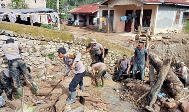 Gotong Royong Pascabanjir, Polri Pulihkan Drainase Tersumbat dan Gorong-gorong di Rusip Antara