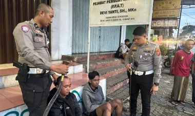 ‎Dua Anggota Perwira Satlantas Polresta Bogor Kota Berhasil Amankan Pelaku Tawuran Yang Bawa Celurit
