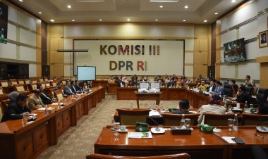 ‎Komisi III DPR RI Tegaskan Kedudukan Polri Harus Tetap di Bawah Presiden