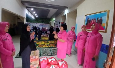 Bhayangkari Ranting Duren Sawit Santuni Anak Yatim di Yayasan Rumah Yatim