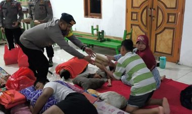 Brimob Polda Metro Jaya Dirikan Dapur Lapangan untuk Bantu Warga Terdampak Banjir di Jakarta Utara