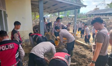Polri dan Warga bergandengan Tangan, Polindes Meunasah Mancang Bangkit dari Lumpur Banjir