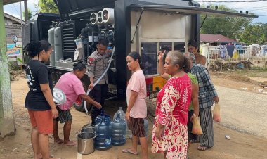 Pascabencana, Brimob Polda Sumut Penuhi Kebutuhan Air Bersih Warga di Desa Sibuluan Nauli