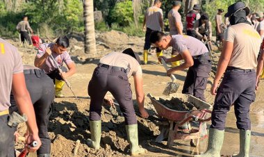 Polri Bersama Masyarakat Bangun Jembatan Darurat, Akses Tiga Kampung di Rusip Antara Kembali Terhubung