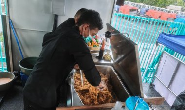 Polri Bergerak Tangani Banjir Cakung, Kerahkan 132 Personel, Perahu Taktis, Kendaraan 4x4, dan Dapur Lapangan Brimob