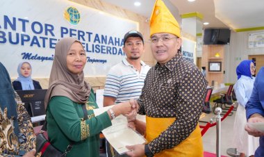 Kunjungi Dua Kantah di Sumut, Wamen Ossy _Monitoring_ Kesiapan WBBM hingga Serahkan Sertipikat kepada Masyarakat