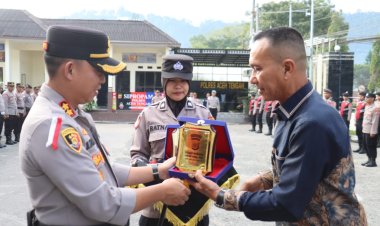 Kapolres Aceh Tengah Pimpin Apel Pemberian Penghargaan Personel dan Purna Bakti