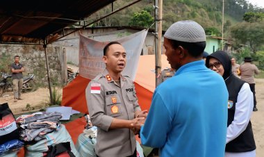 Kapolres Aceh Tengah Bersama Tim Audit Tematik Itwasum Polri Salurkan Bantuan untuk Warga Kala Segi