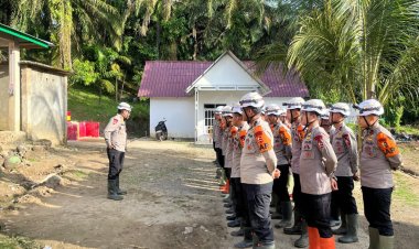 Tim SAR Resimen II Pas Pelopor Normalisasi Sungai dan Dukung Pembangunan Huntara di Agam