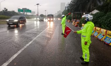Banjir di Sejumlah Ruas Jalan, Brimob–Lantas–Polair PMJ Dikerahkan