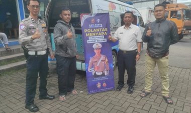 ‎Satlantas Polres Sukabumi Tingkatkan Pelayanan Melalui Program “Polantas Menyapa” di Samsat Cibadak