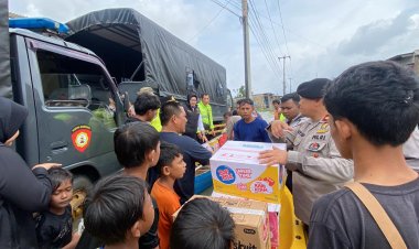 Kapolda Metro Jaya Salurkan Bantuan, Ringankan Beban Warga Terdampak Banjir