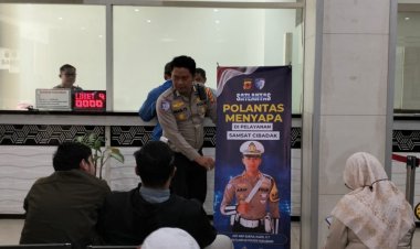 ‎Sentuhan Humanis Polri di Samsat Cibadak, Sukabumi : Program "Polantas Menyapa" Tingkatkan Pelayanan Publik