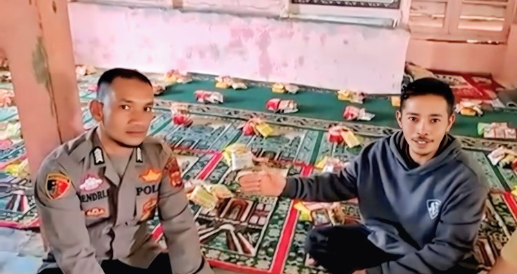 Peduli Warga Terisolir, Anggota Sat Reskrim Polres Aceh Tengah Antar Bantuan Kapolres ke Desa Serule
