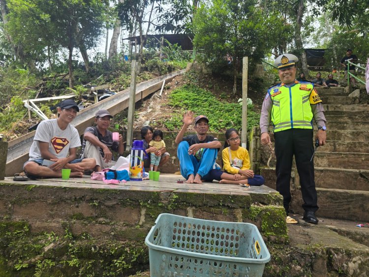 Operasi Lilin Krakatau 2025, Polantas Menyapa Warga di Way Kanan