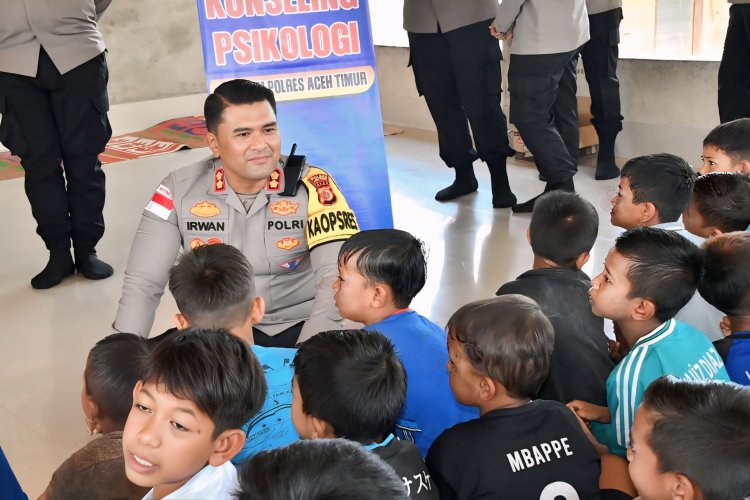 Kapolres Aceh Timur Pimpin Trauma Healing Anak Pasca Banjir di Peureulak Barat