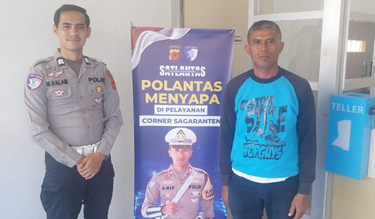 ‎Satlantas Polres Sukabumi Terus Gencarkan Program 'Polantas Menyapa' di Samsat Cibadak