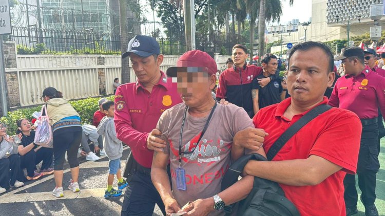 Respons Cepat Polisi, Dua Terduga Pencopet Diamankan saat CFD di Bundaran HI